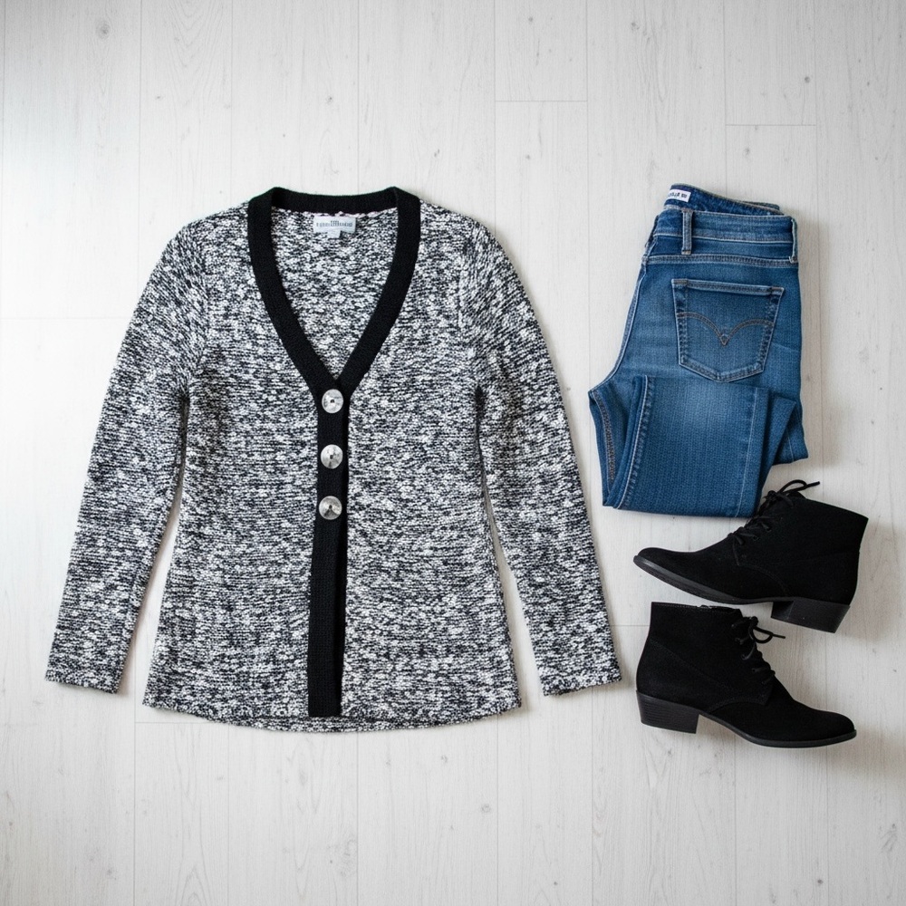 WindiRiver wool blend Women's Black and White Sweater cardigan sz S button front